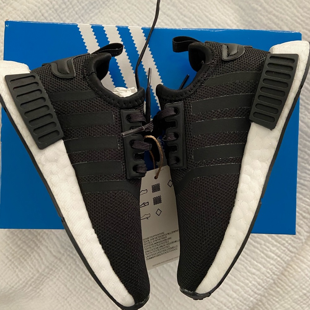 ✨NWT✨ adidas Originals NMD R1 Casual Sneakers